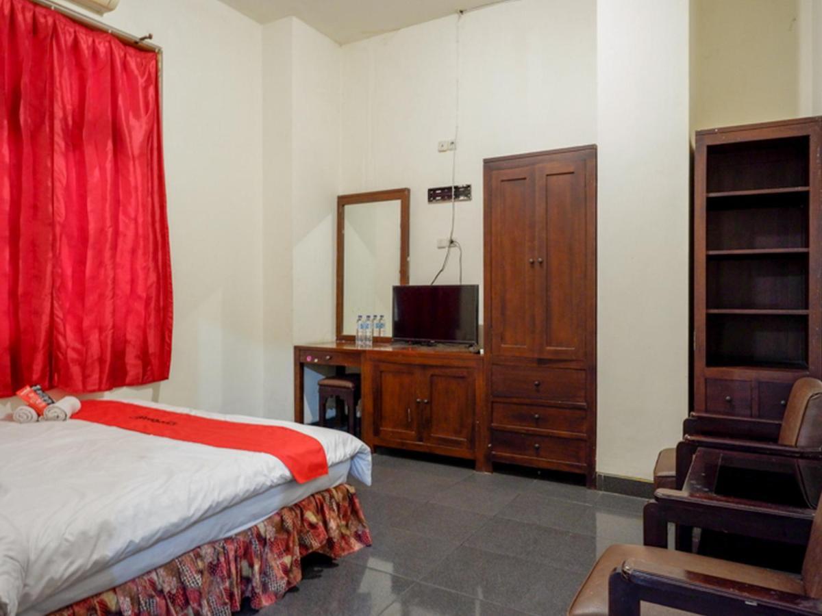 Готель Reddoorz Near Tugu Джок'якарта Екстер'єр фото